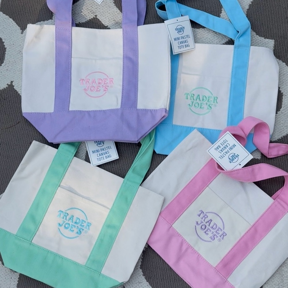 Trader Joe’s Pastel Canvas Tote Bag Set of 4 Limited Edition.